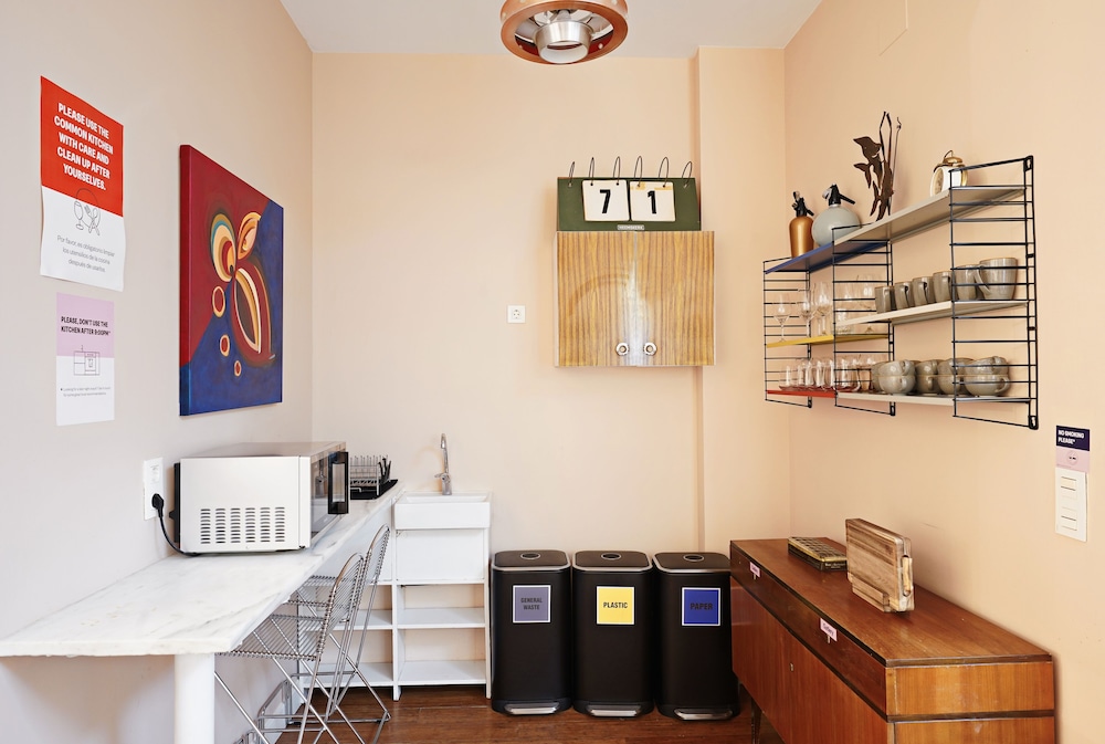Small Room photo 3