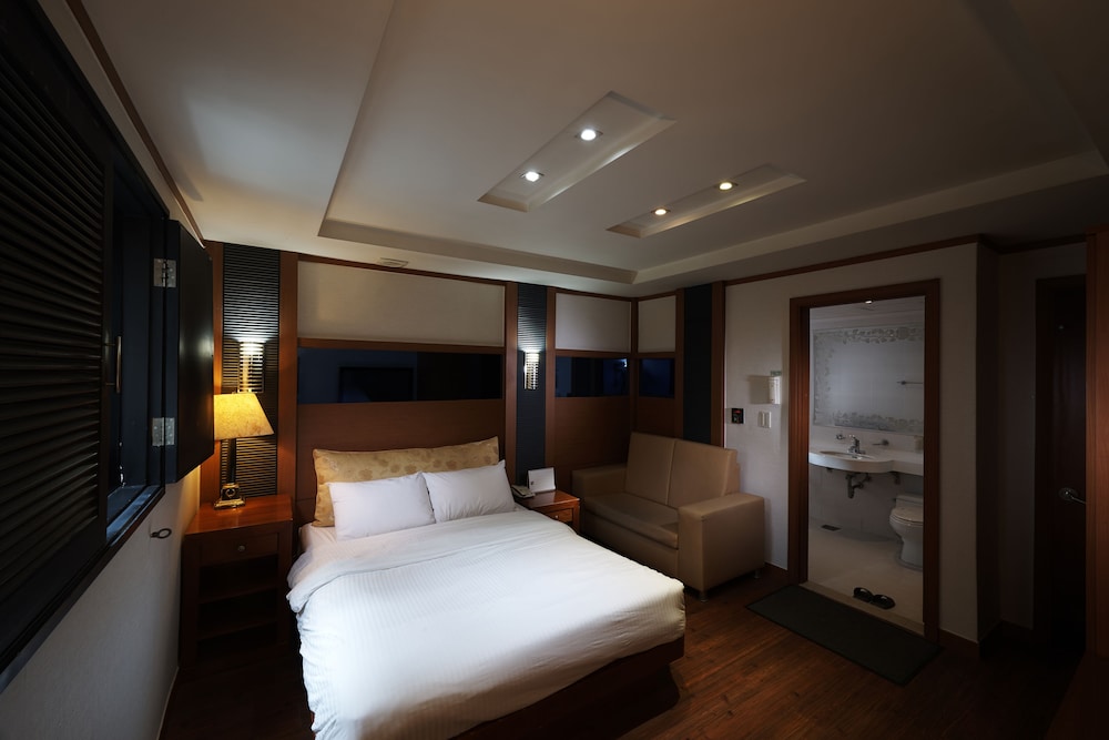 Standard Double Room - Photo 2