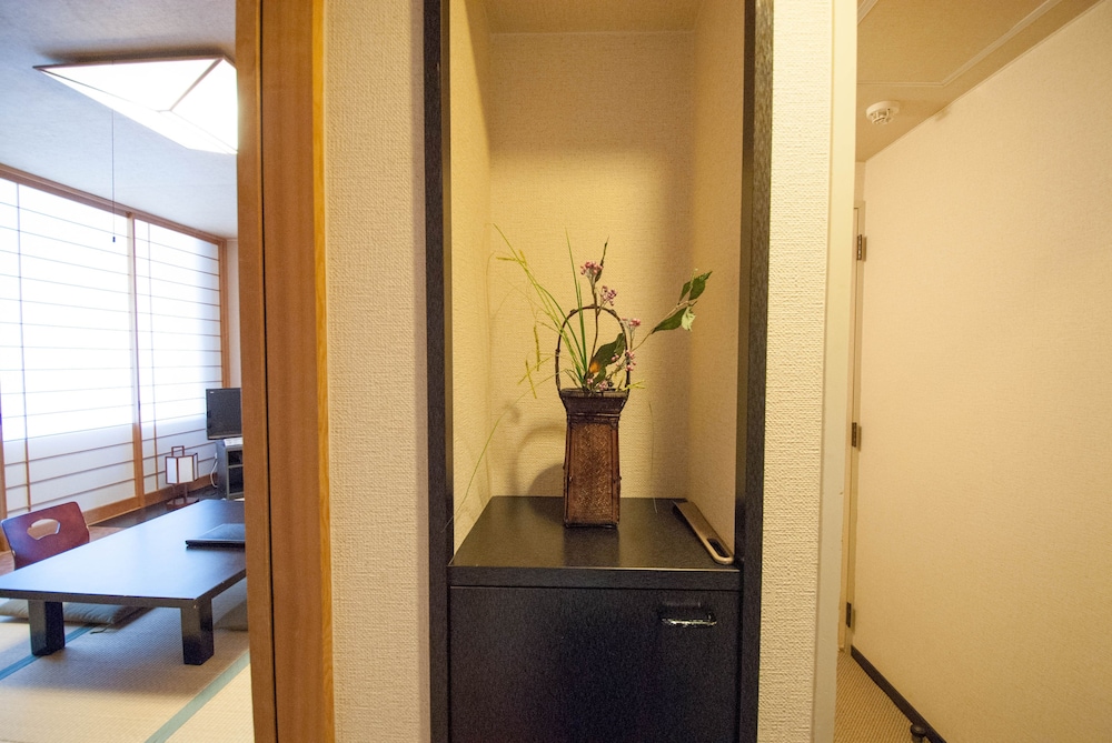 Japanese Style Room for 4 People (Shared Bathroom) - Photo 7
