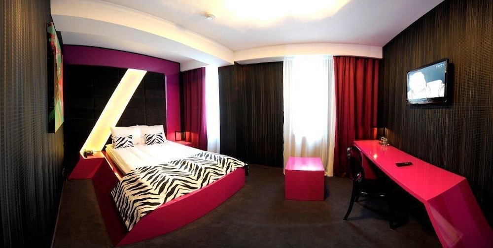 Deluxe Double Room Single Use photo 3