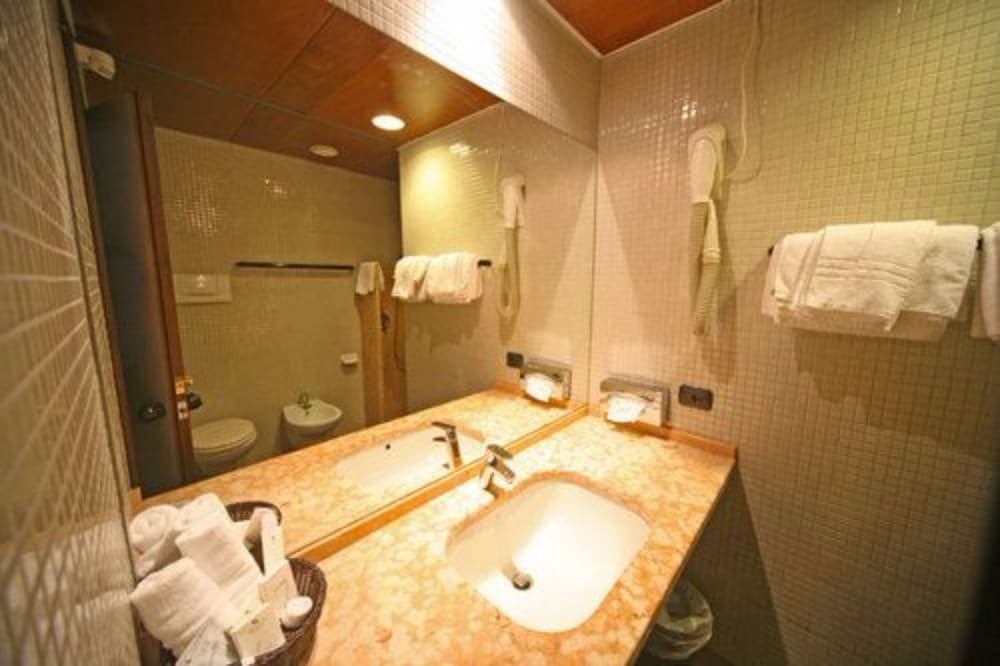 Deluxe Room - Photo 6