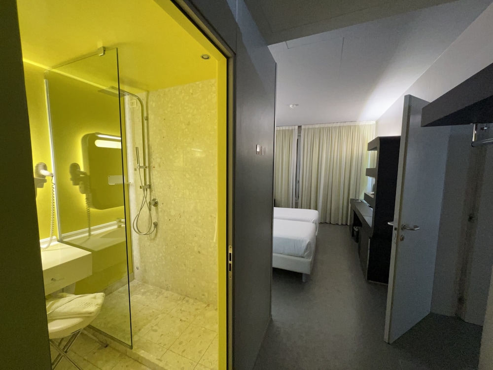 Family Room, 2 Bedrooms, Connecting Rooms
