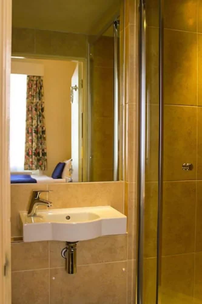 Economy Double Or Twin Room photo 3