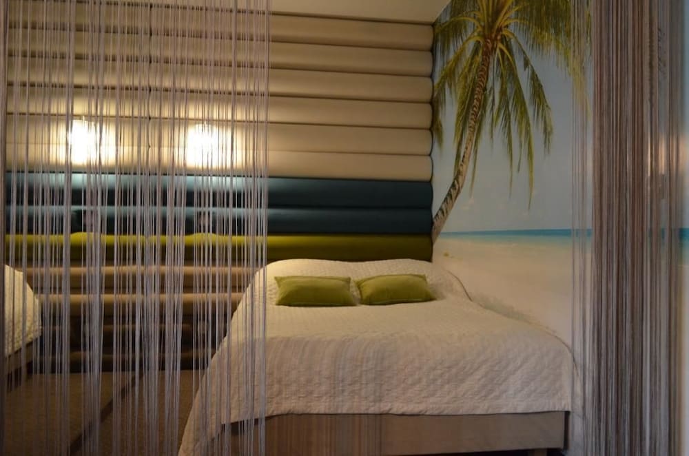 Room (19A) photo 1