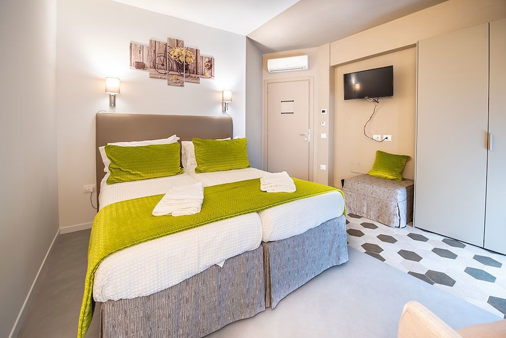 Deluxe Double or Twin Room, Private Bathroom photo 1