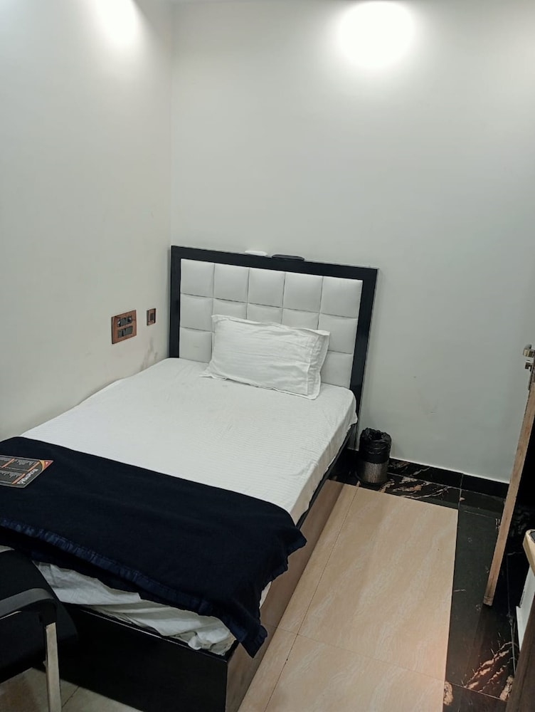 Classic Single Room