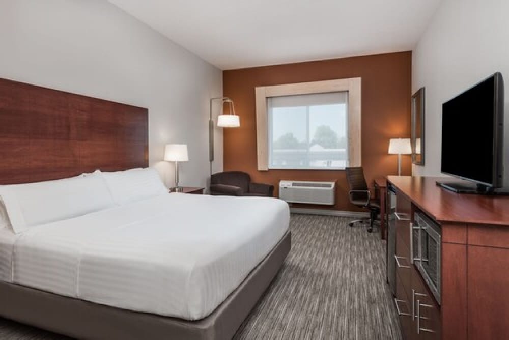 Standard Room, 1 King Bed - Photo 3