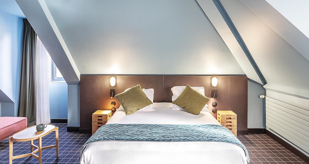 Superior Room, 1 Queen Bed, Non Smoking, Kitchenette (with Sofabed)