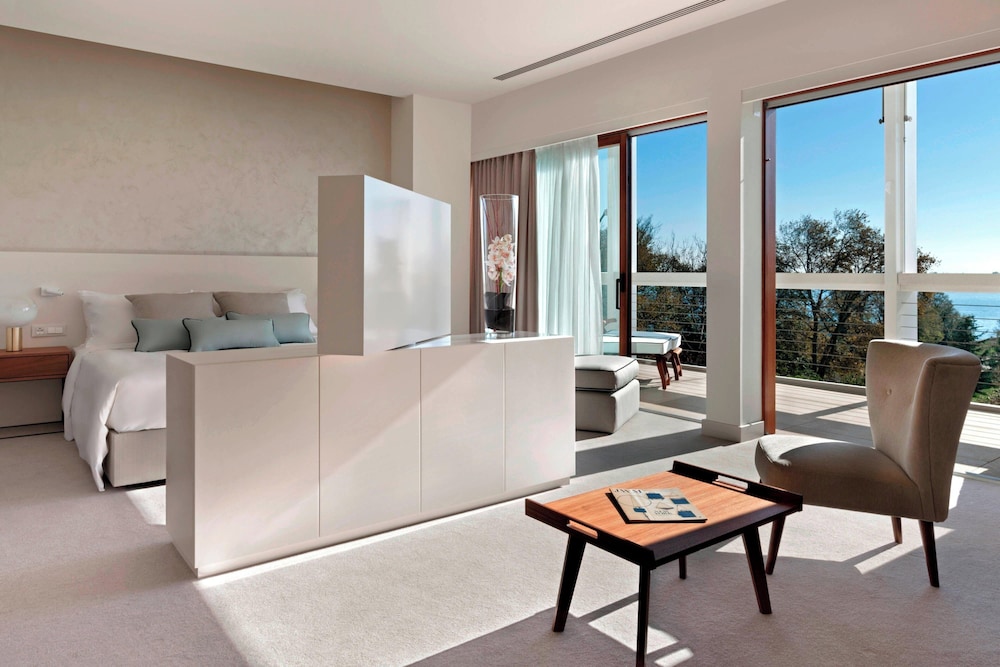 Junior Suite, 1 King Bed, Garden View (Terrace)