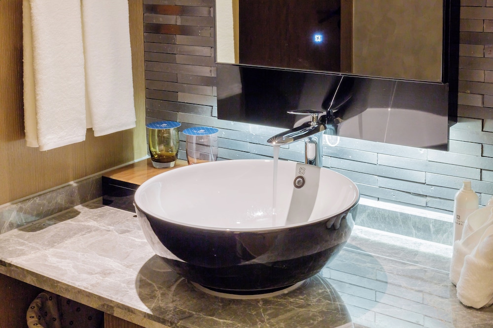 Deluxe Twin Room, City View