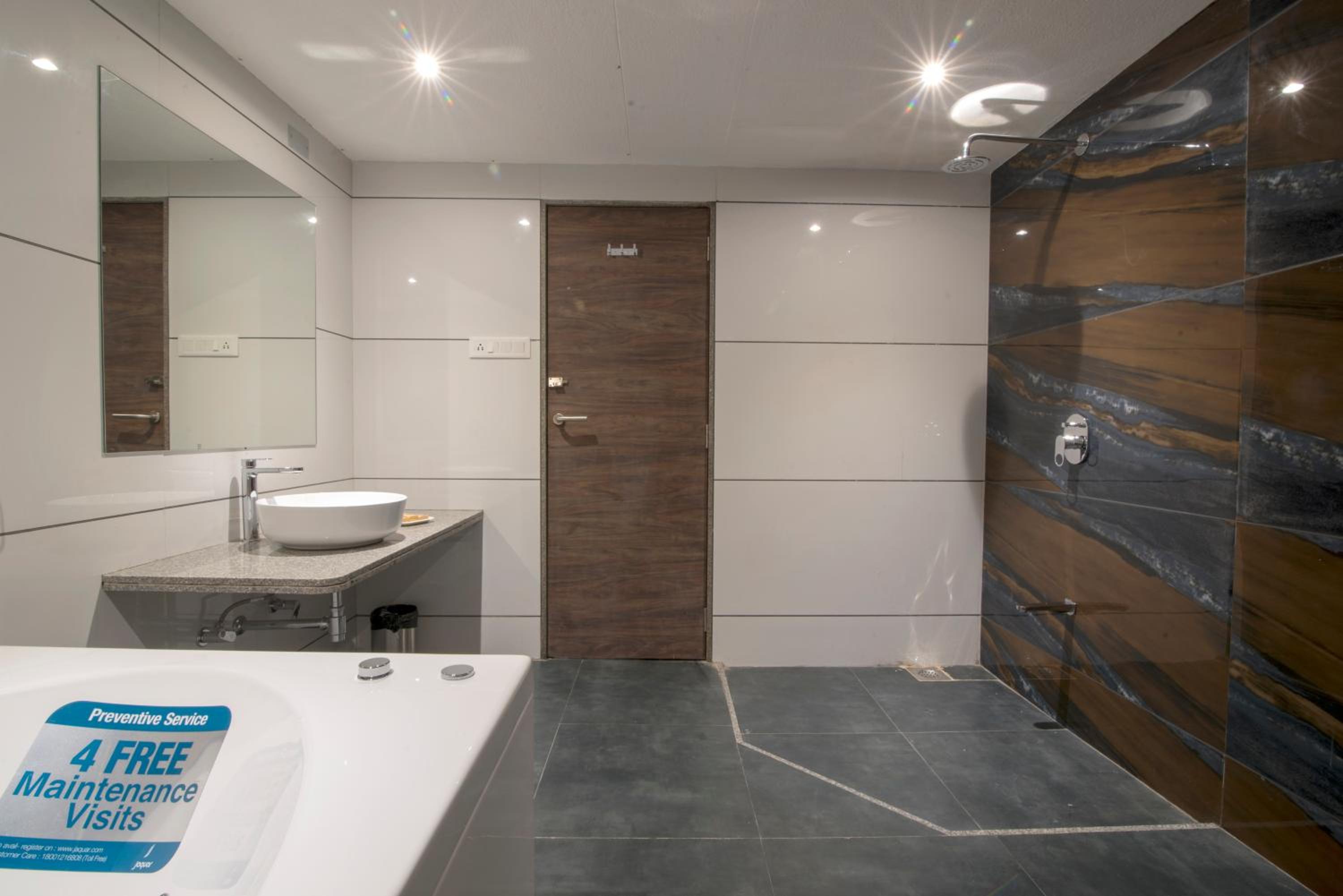 Suite - Photo 4
