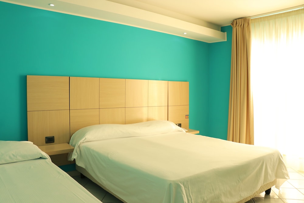 Superior Triple Room, Sea View - Photo 2