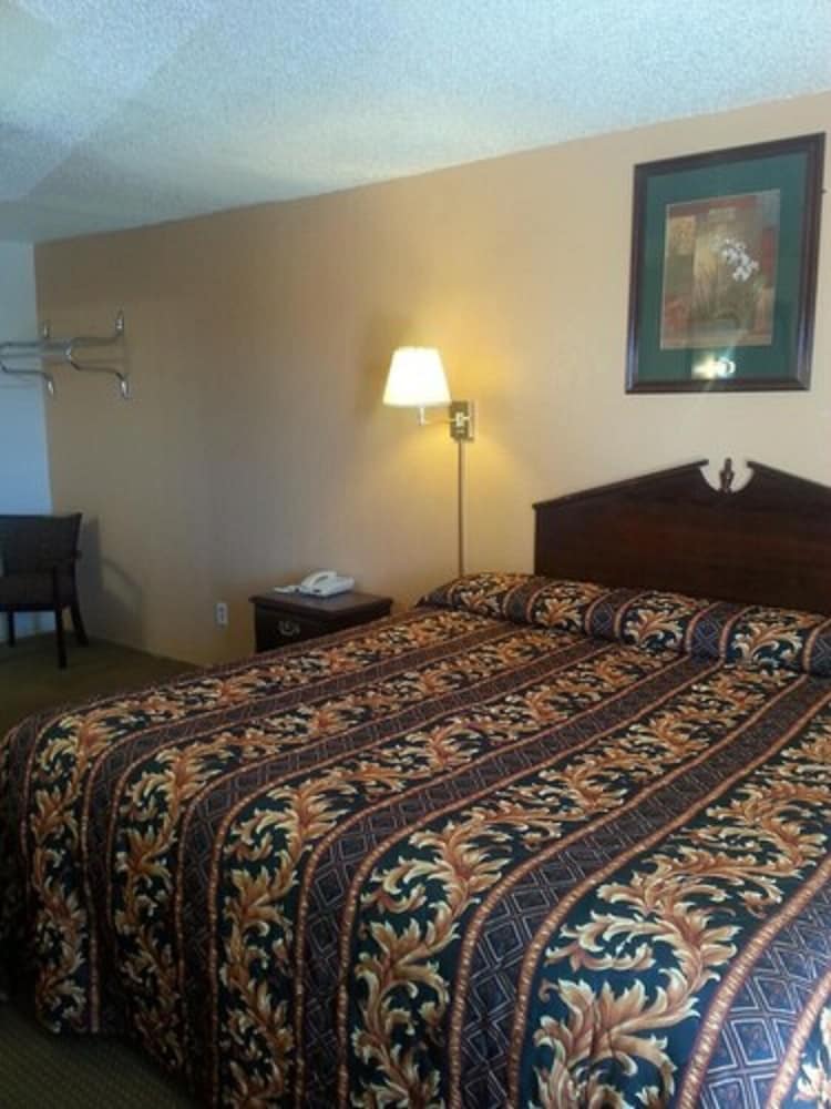 Standard Room, 1 King Bed - Photo 1