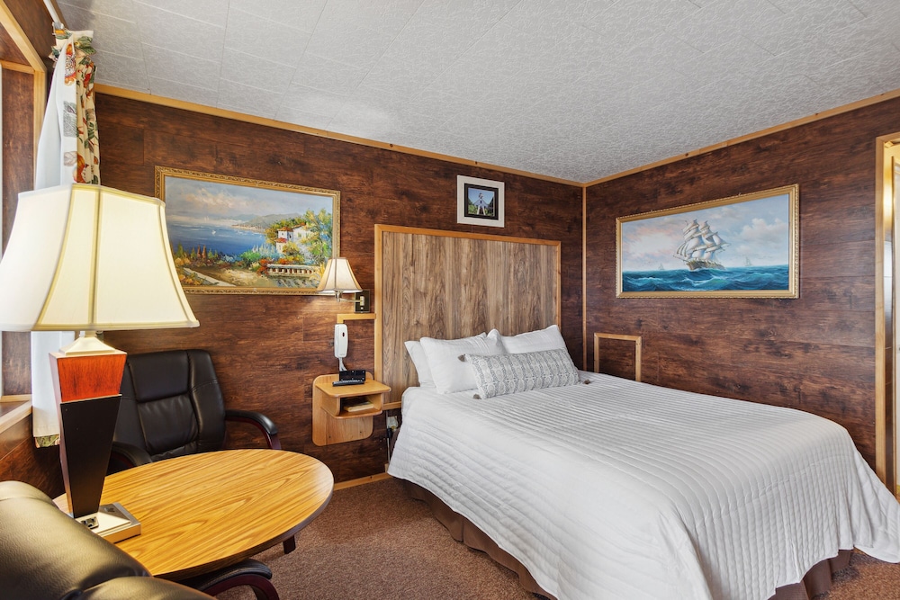Standard Room, 1 Queen Bed photo 1