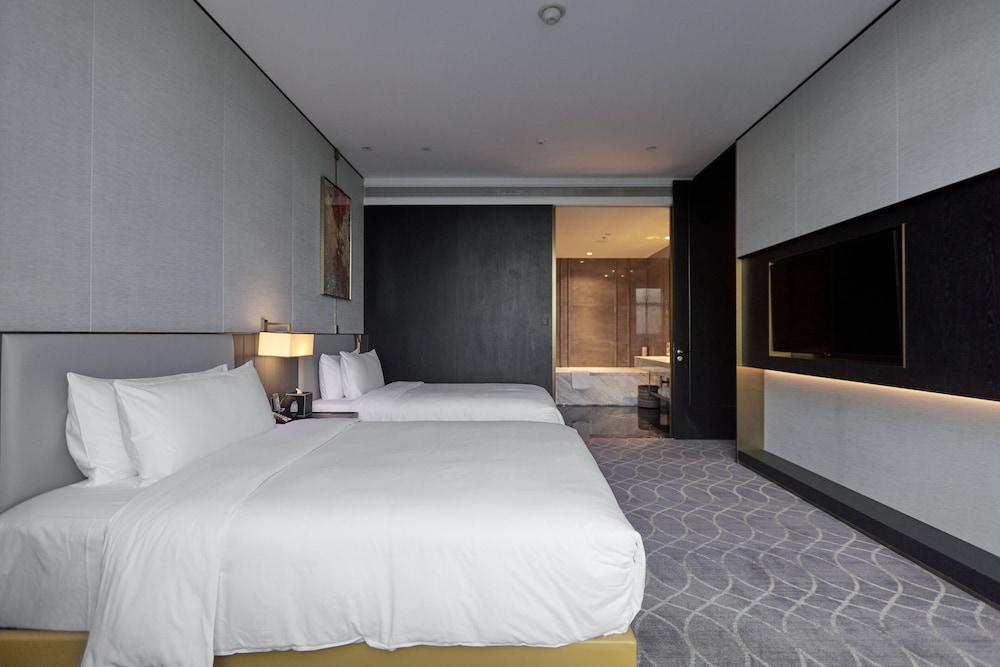 2 Twin Beds Premium Suite Lounge Access photo 2