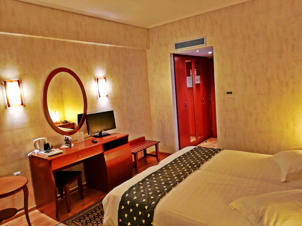 Double or Twin Room - Photo 5