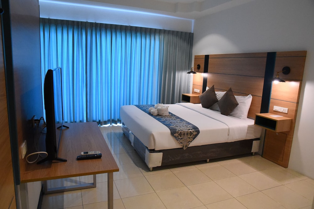 Deluxe Double Room, Balcony - Photo 5