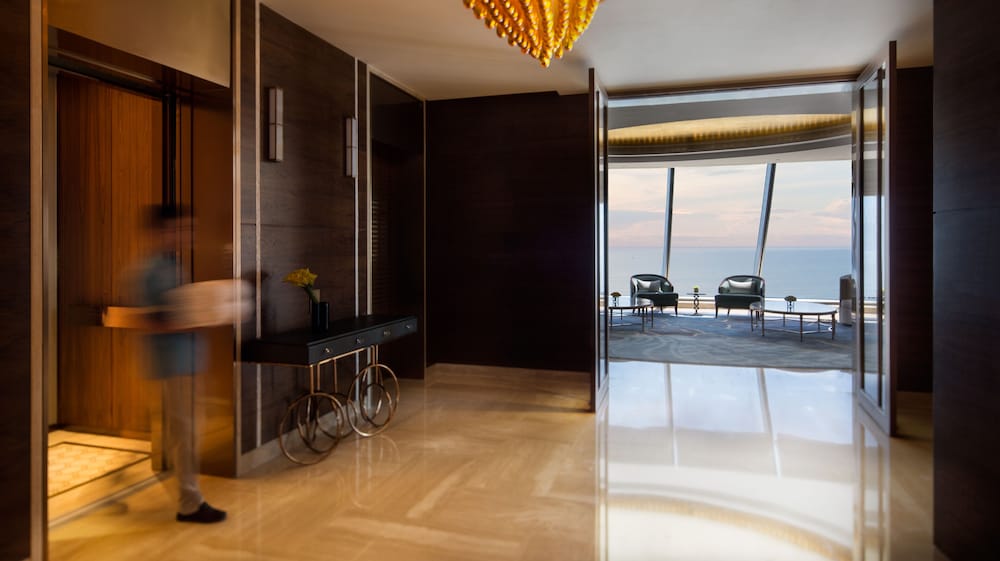 Suite (Imperial)