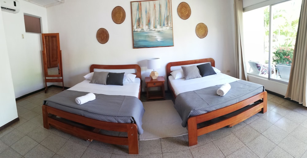 Standard Double Room, 2 Queen Beds photo 1