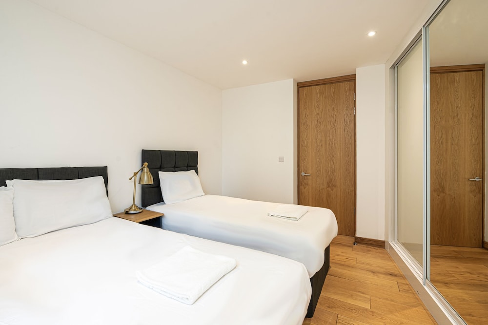 Deluxe Apartment, Ensuite, City View photo 2