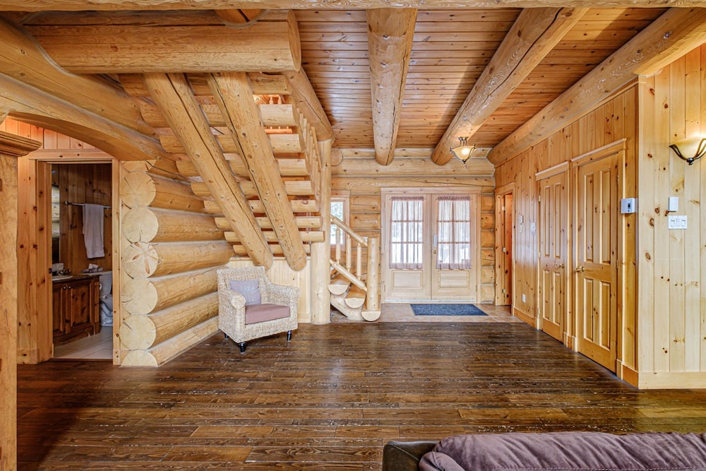 Executive Plus 52 - Beautiful Spacious log Home With Private hot tub Pool, Billede 24
