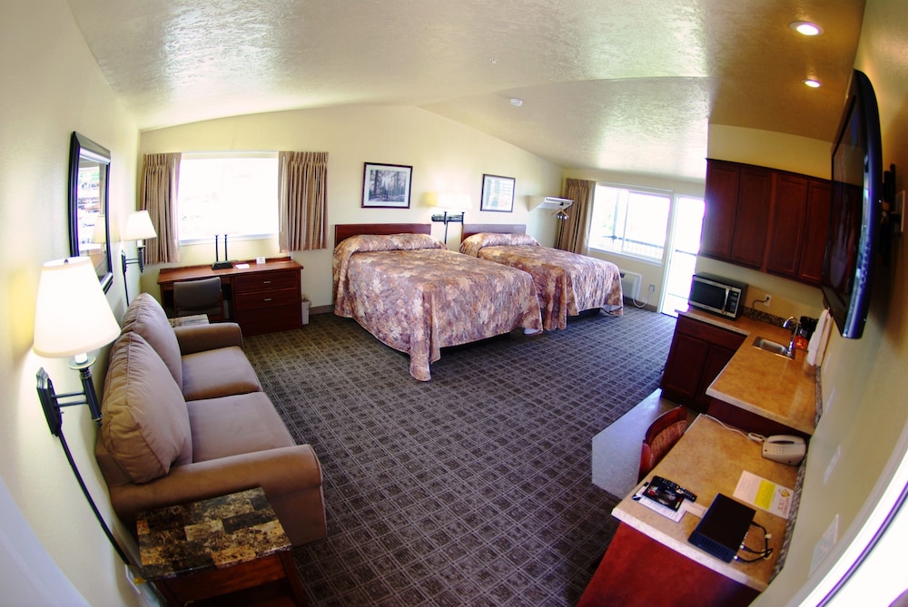 Room, 2 Queen Beds, Kitchenette, No Pets