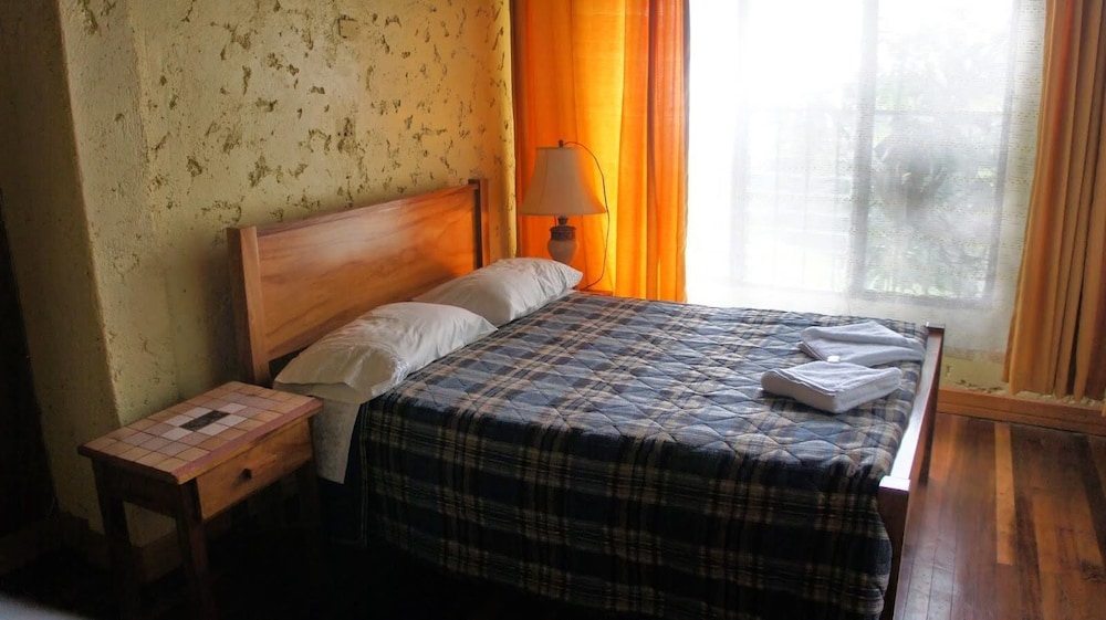 Standard Room, 1 Queen Bed photo 1