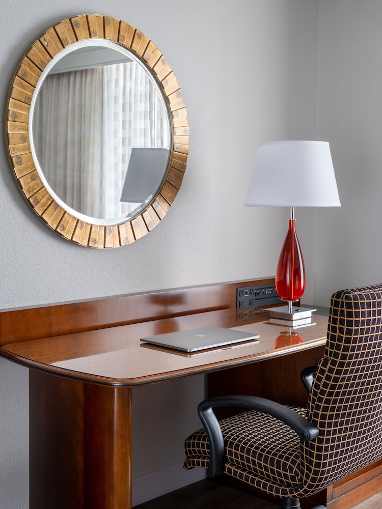 Suite, 1 Bedroom - Photo 2