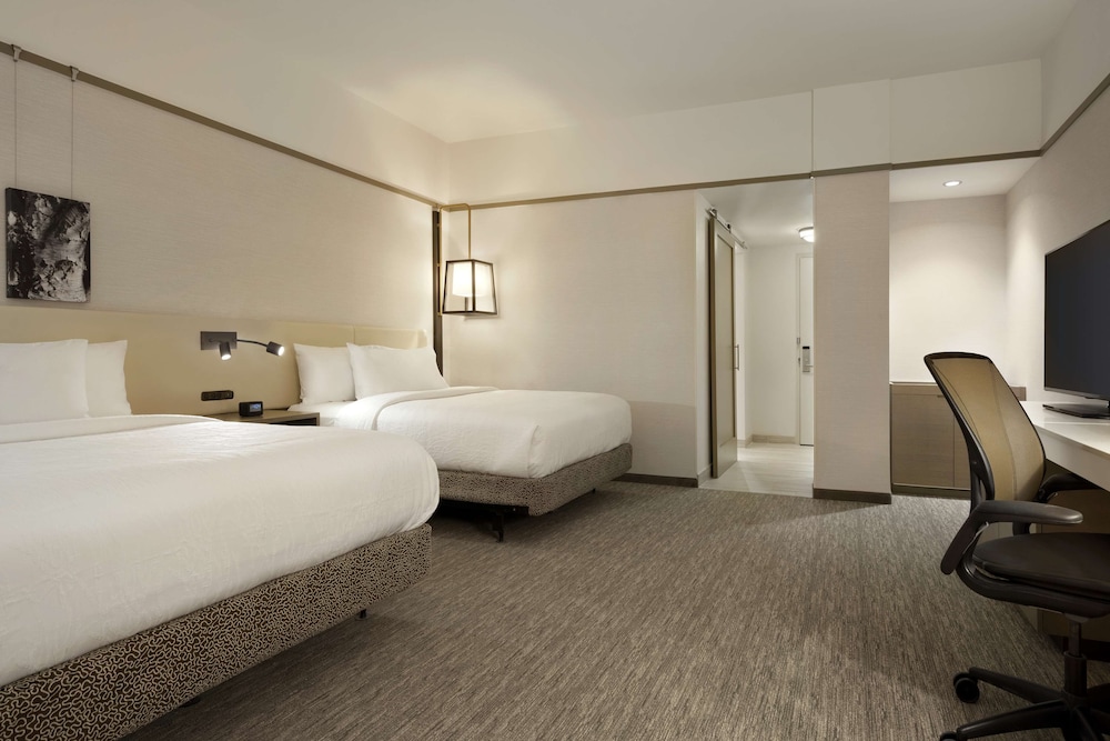Room, 2 Queen Beds, Accessible, Bathtub photo 1