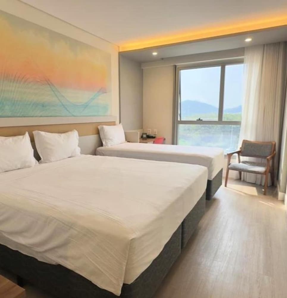 Standard Triplo - 1 Cama Queen e 1 Cama Solteiro - Photo 1