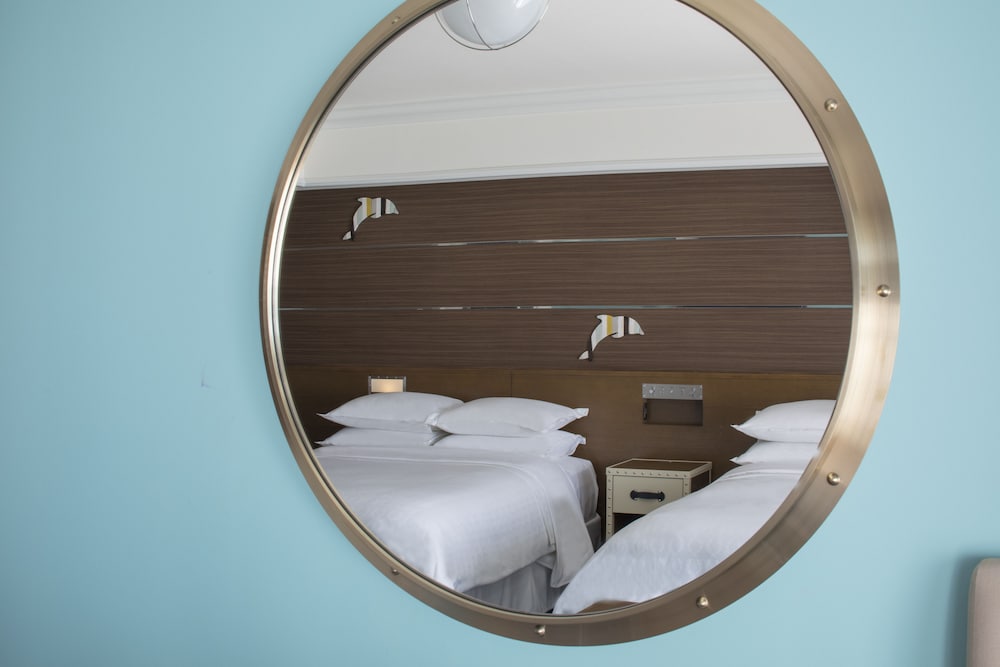 Guest room, 4 Twin Beds, Disney or Bay view, Main Building, Balcony