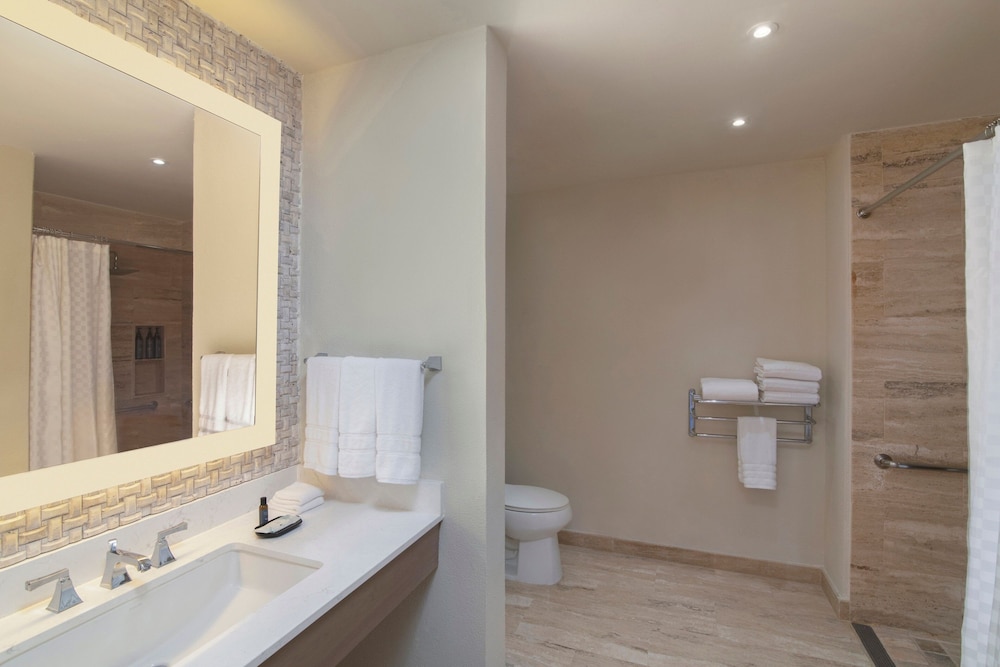 Traditional Room, 2 Double Beds, Ocean View (Balcony) thumbnail 5
