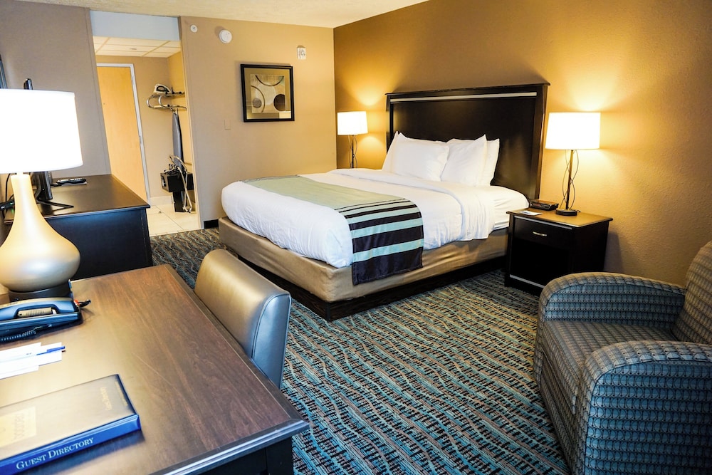 Business Room, 1 King Bed, Non Smoking - Photo 1