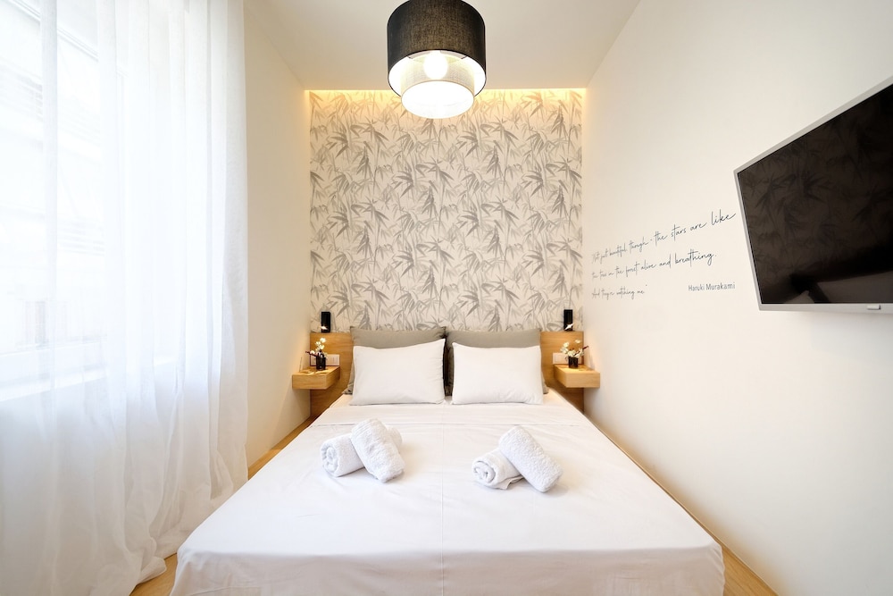 Signature Suite, 1 Queen Bed with Sofa bed, Ground Floor photo 3