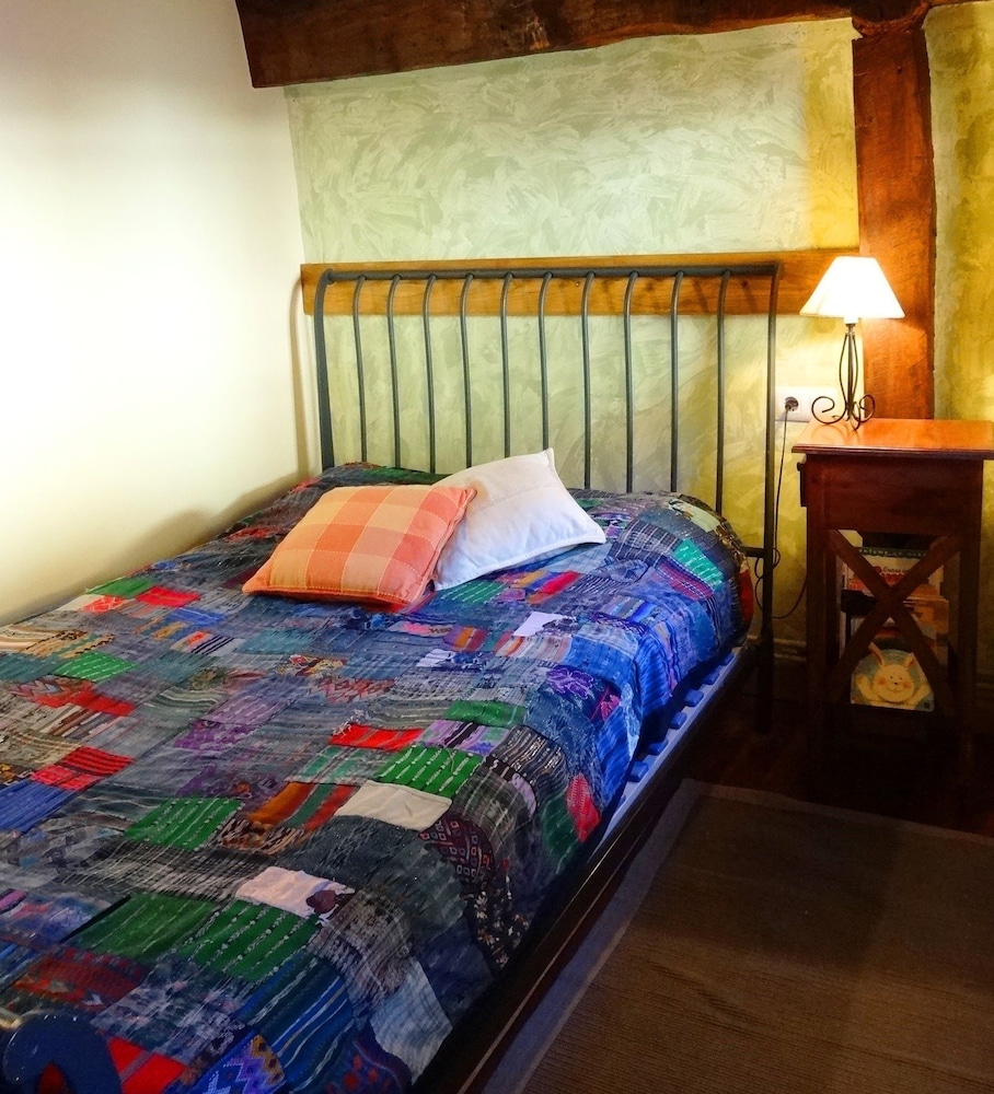 Double Room, Shared Bathroom (Haya)
