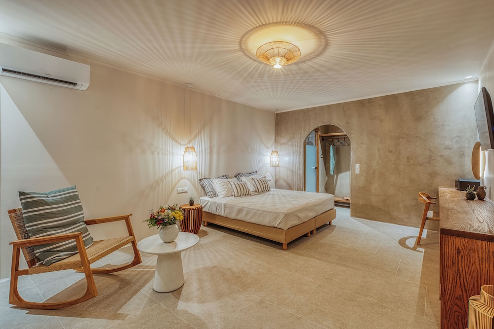 Deluxe Suite, 1 King Bed with Sofa bed, Non Smoking, Sea View