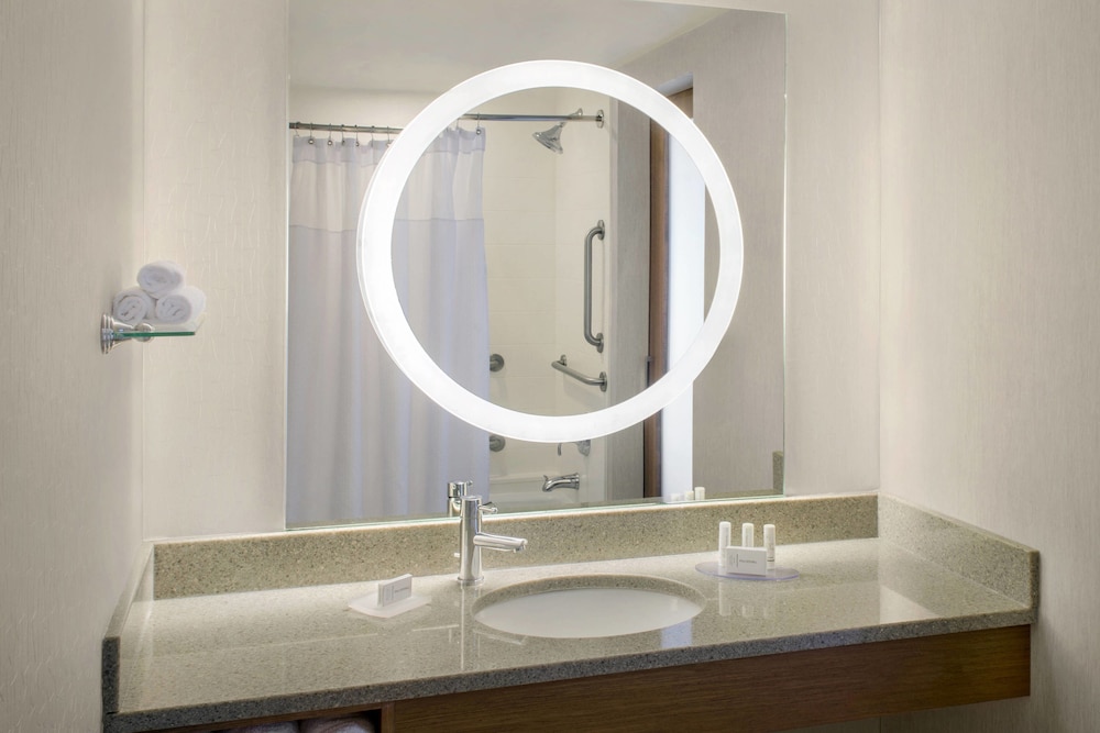Studio, Multiple Beds (Mobility Accessible, Roll-In Shower) photo 3