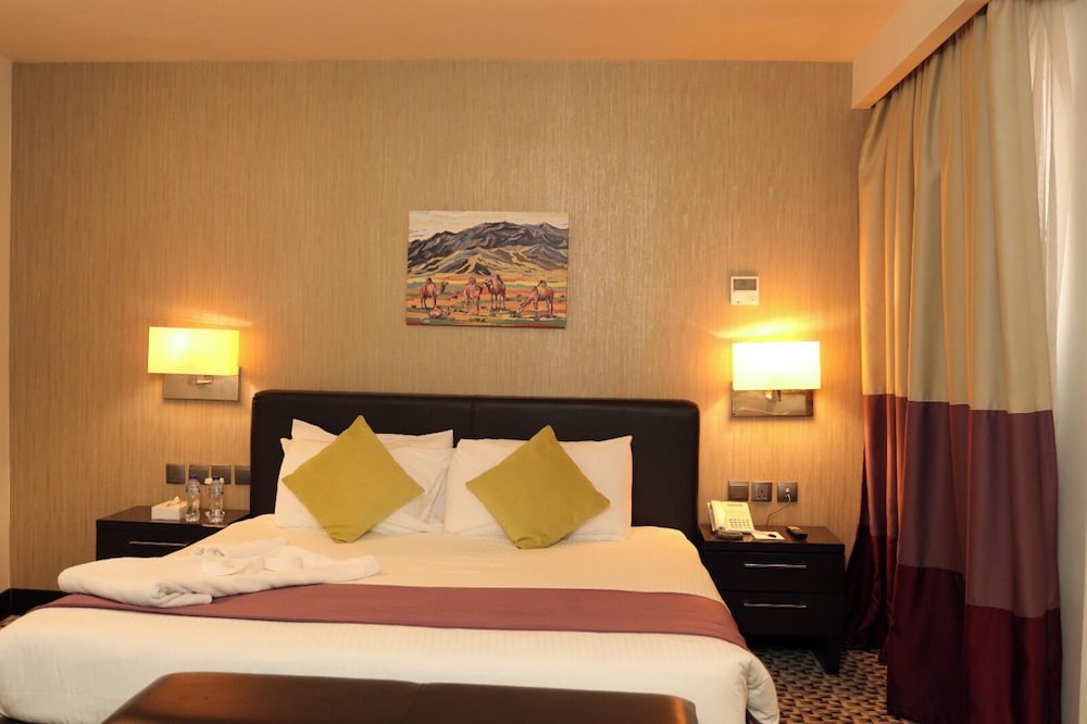 Executive Room, 1 King Bed - Photo 2
