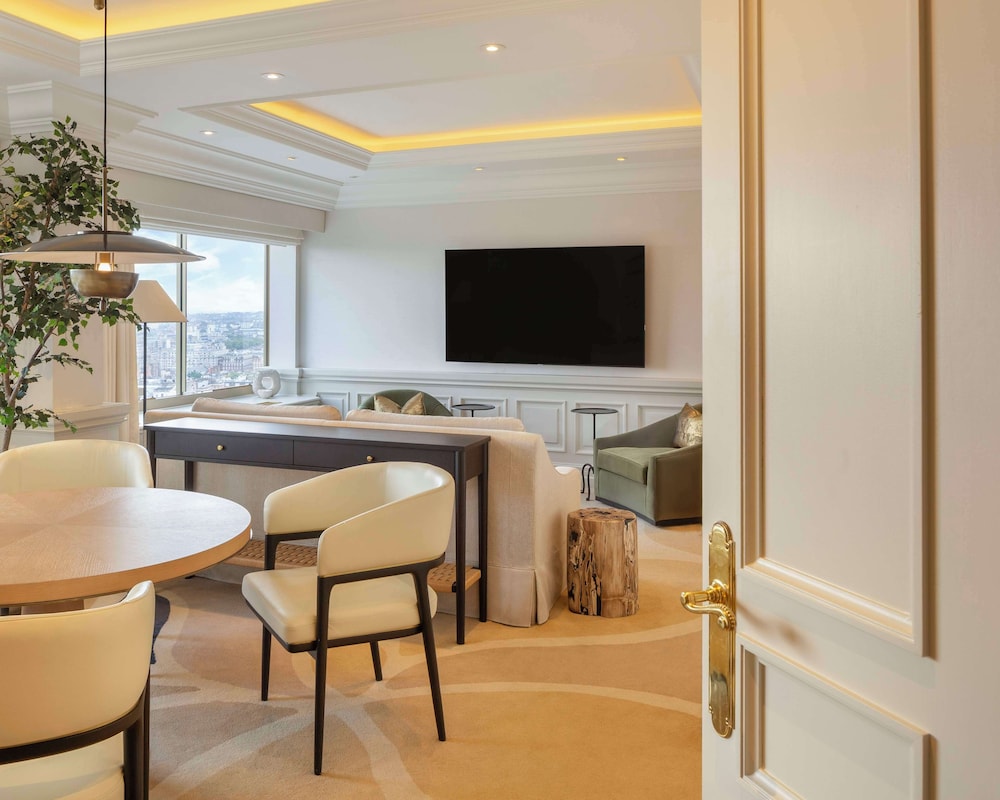 Luxury Suite, Club Lounge Access (Balmoral) thumbnail 6