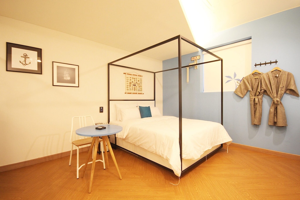 Standard Double Room, Non Smoking - Photo 1