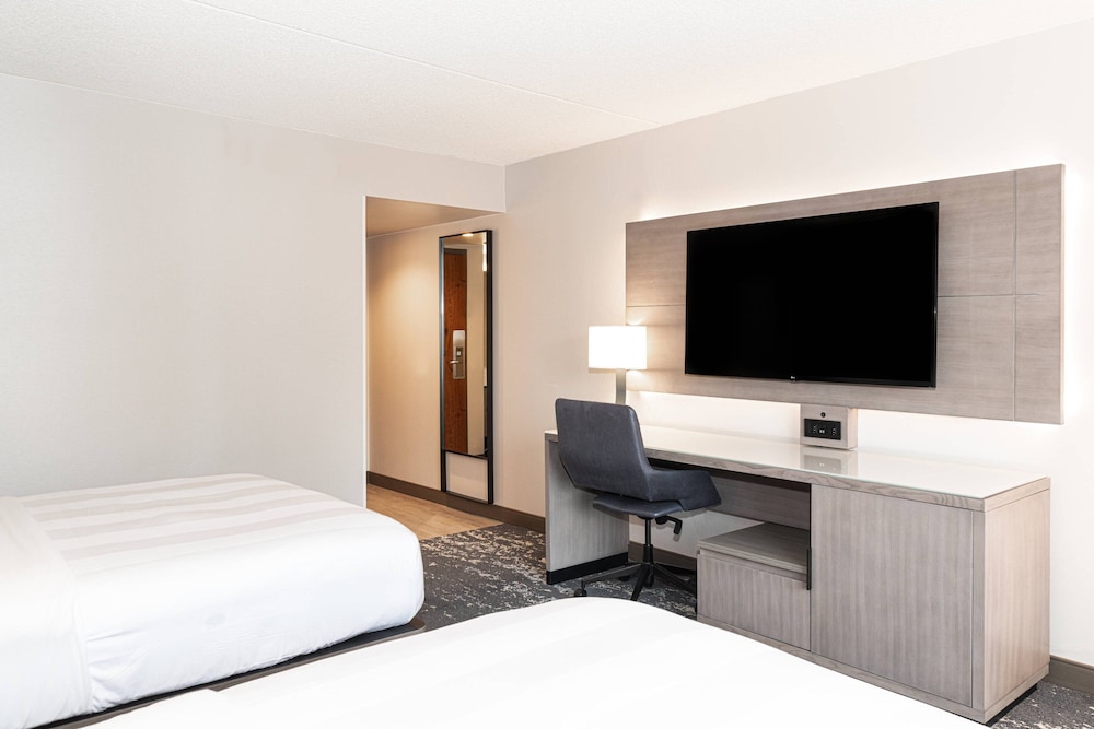 Club Room, 2 Queen Beds - Photo 2