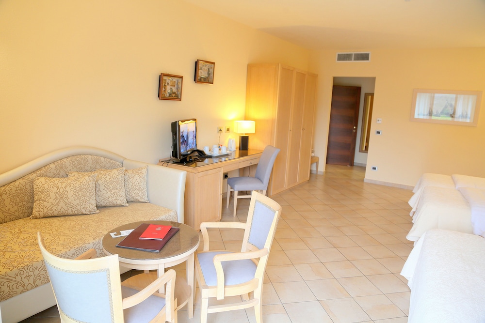 Family Quadruple Room - Photo 2