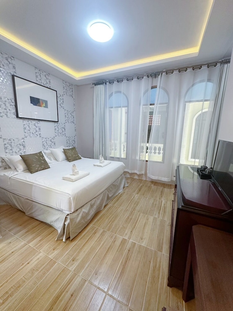 Standard King Room - Photo 4