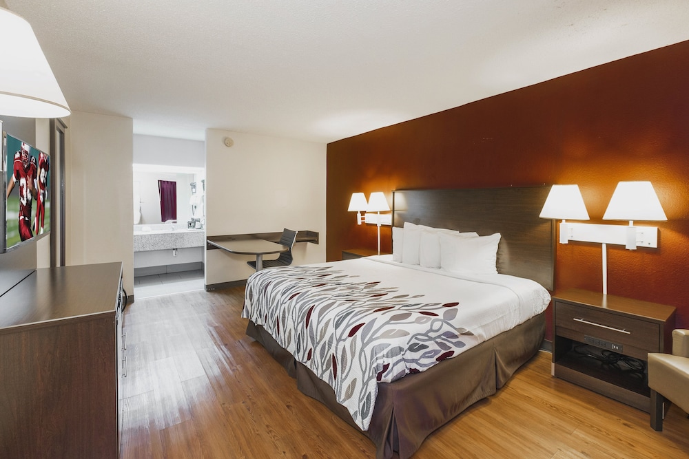 Standard Room, 1 King Bed, Smoking photo 2