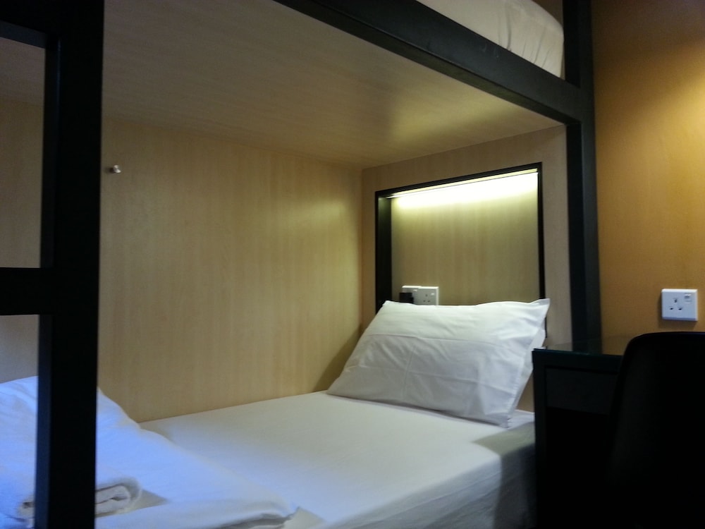 Deluxe 4-Bed Mixed Dorm