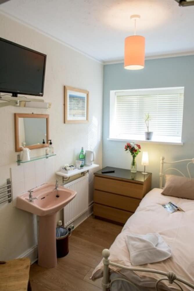 Single Room, Shared Bathroom photo 3
