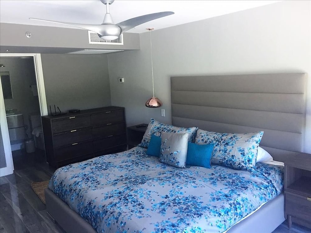 Exclusive Townhome, 2 Bedrooms, Beachfront