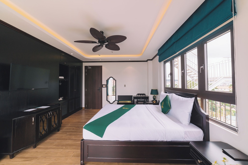 Premium Double Room - Photo 8