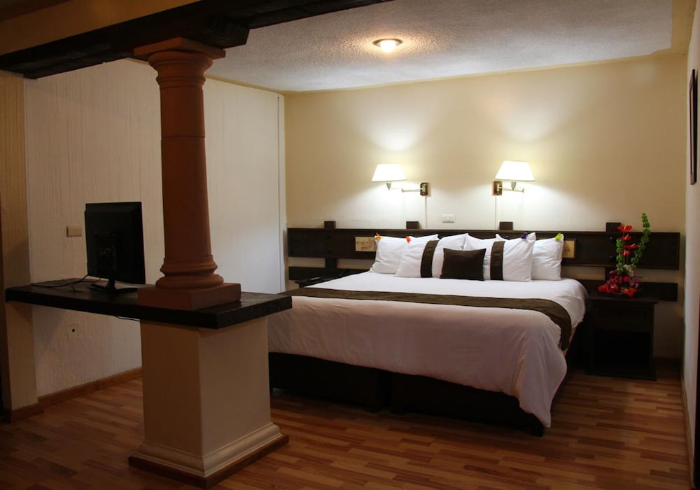Suite, 1 King Bed (Master) - Photo 1