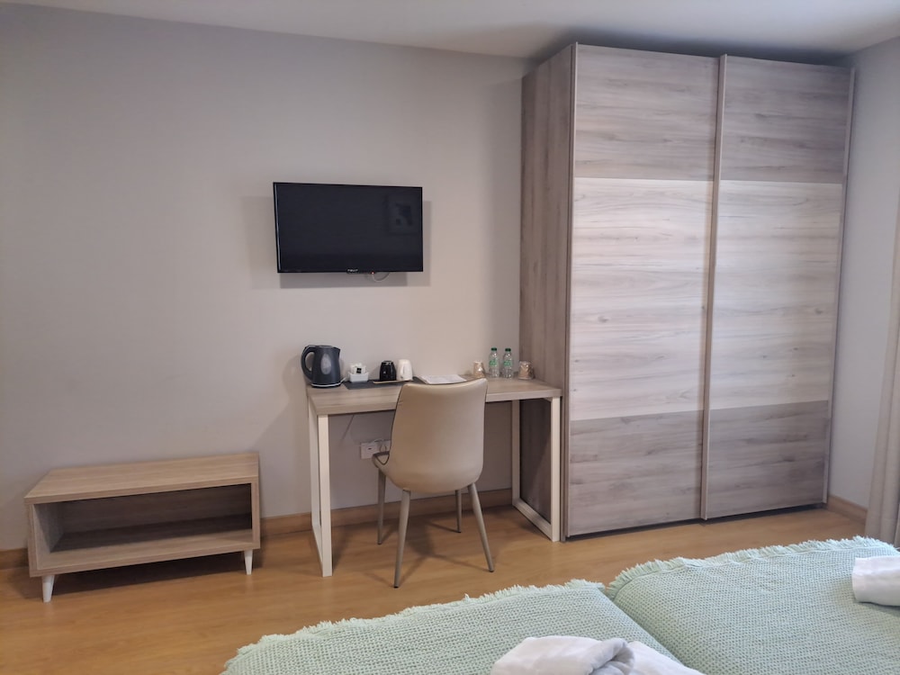 Deluxe Twin Room, Private Bathroom - Photo 4